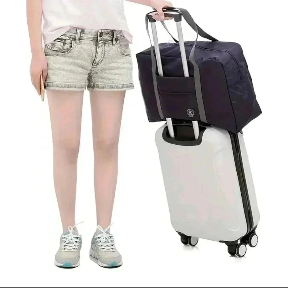Compact folding travel bag womens and mens storage for long car and plane rides